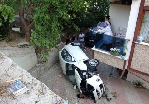 Çekmeköy'de Kadın Sürücü Apartman Boşluğuna Düştü